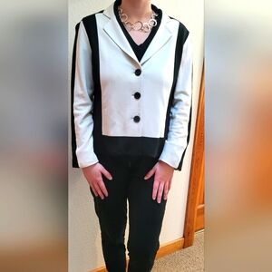 Chico's size 1 black and white rayon blazer